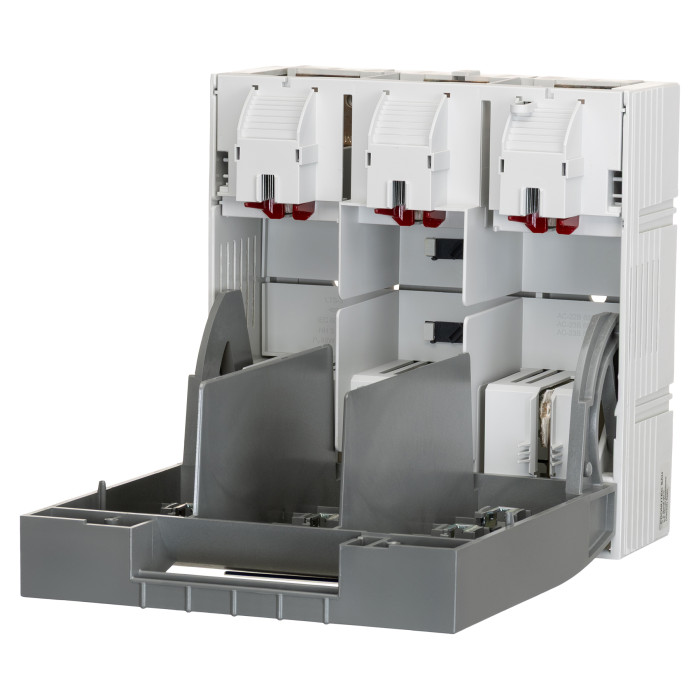 432.15.20.34 Вимикач під запобіжник горизонтальні BTHC NH-3 630A M12